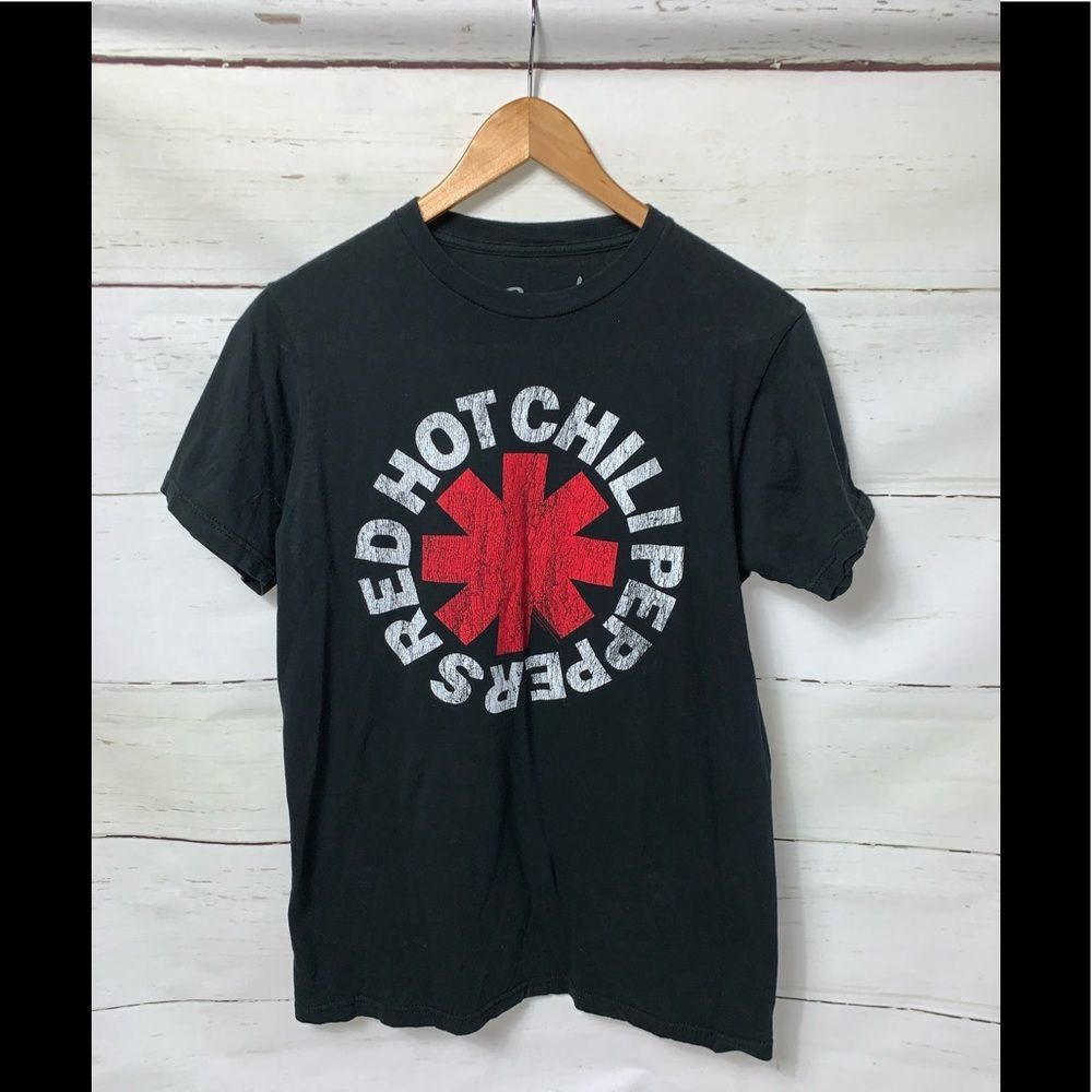 Unisex graphic t-shirt.